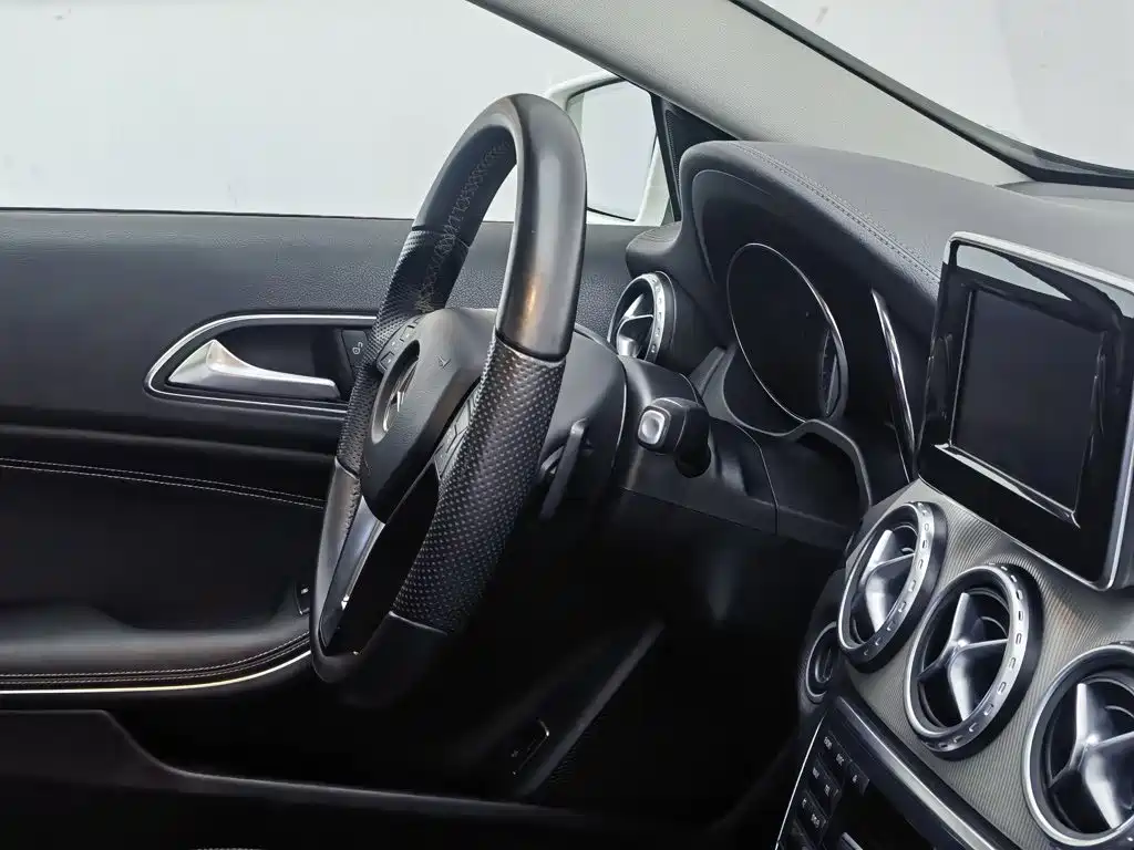 Mercedes-Benz GLA 2015 — фото 22