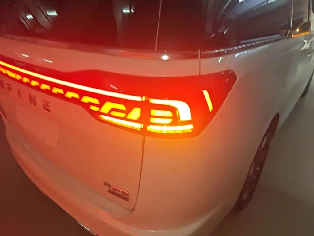 JAC Refine Refine RF8 PHEV 2025 — фото 8