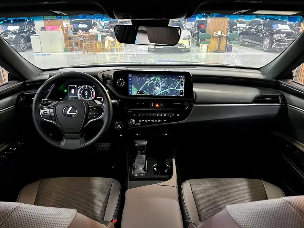 Lexus ES 2023 — фото 11