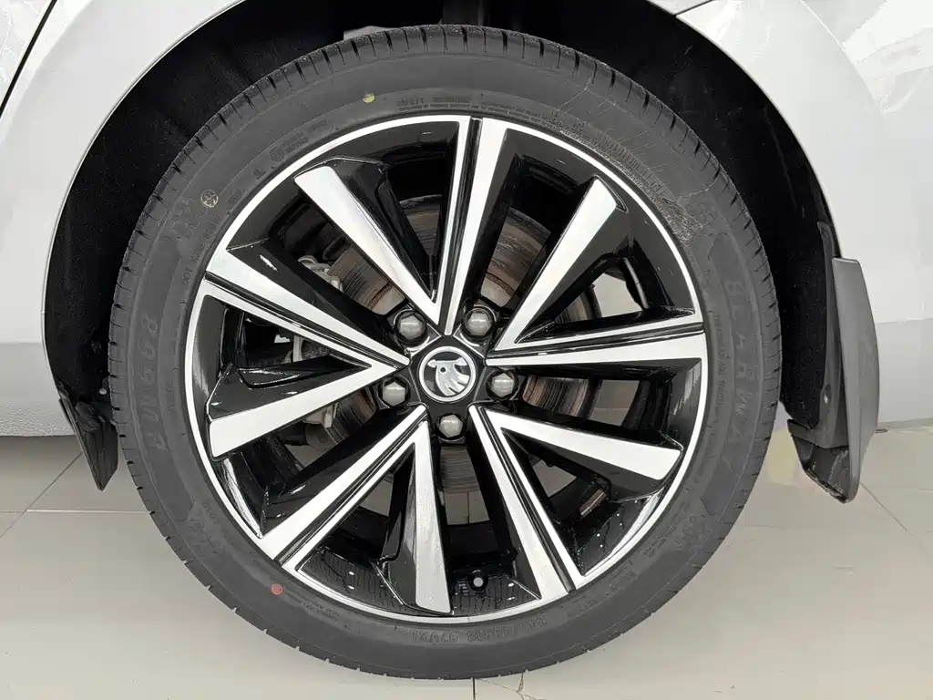 Skoda Superb 2022 — фото 10