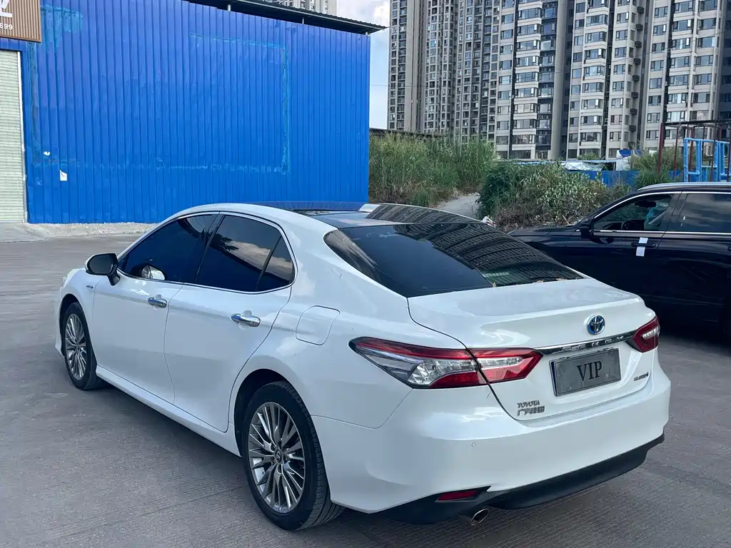 Toyota Camry 2019 — фото 6