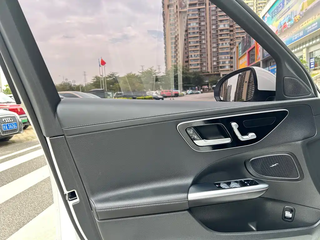 Mercedes-Benz C-Class 2023 — фото 10