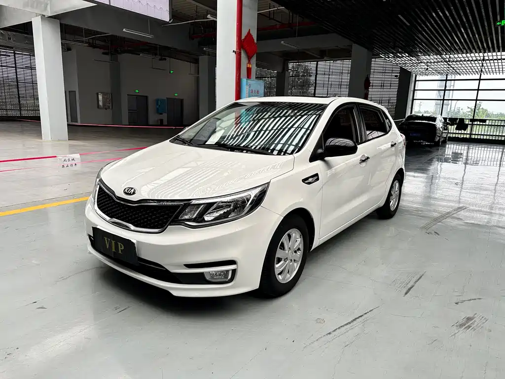 Kia K2 2015 — фото 1