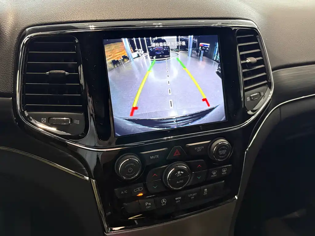 Jeep Grand Cherokee 2020 — фото 17