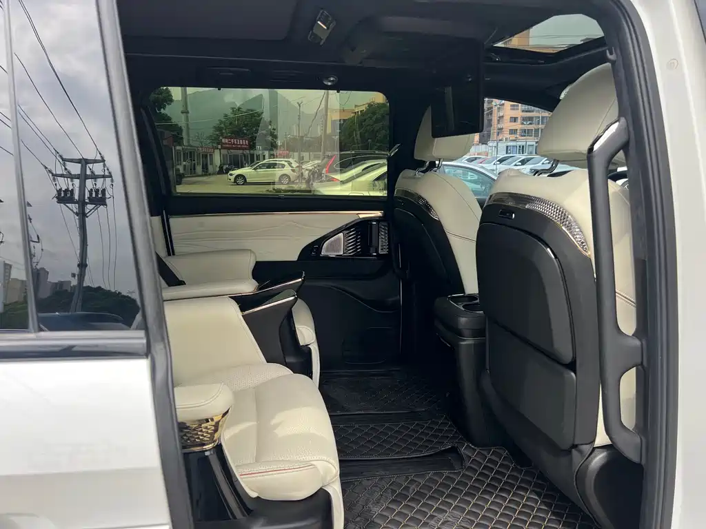GAC Motor Trumpchi M8 2023 — фото 17