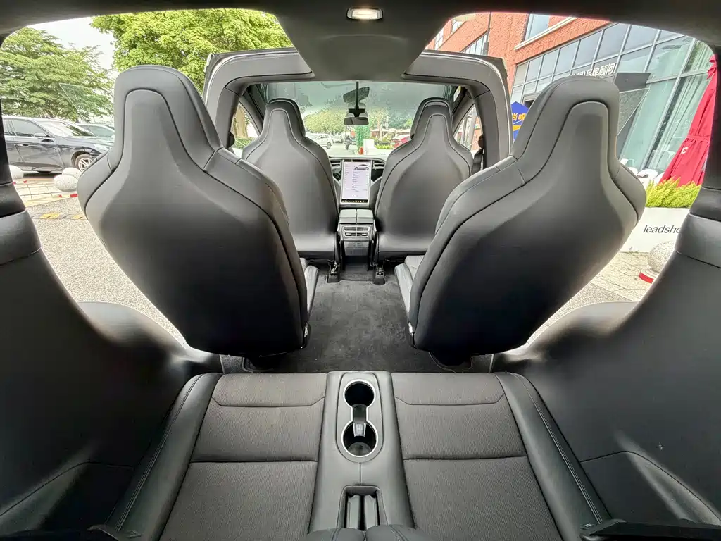 Tesla Model X 2017 — фото 12