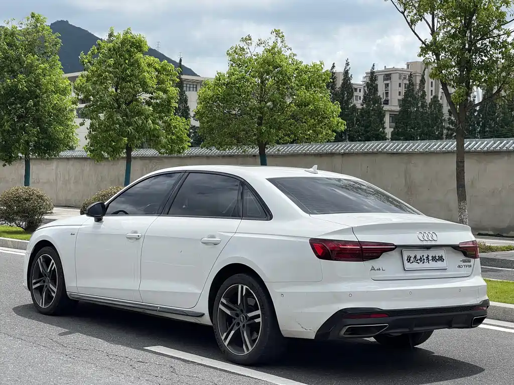 Audi A4L 2023 — фото 14