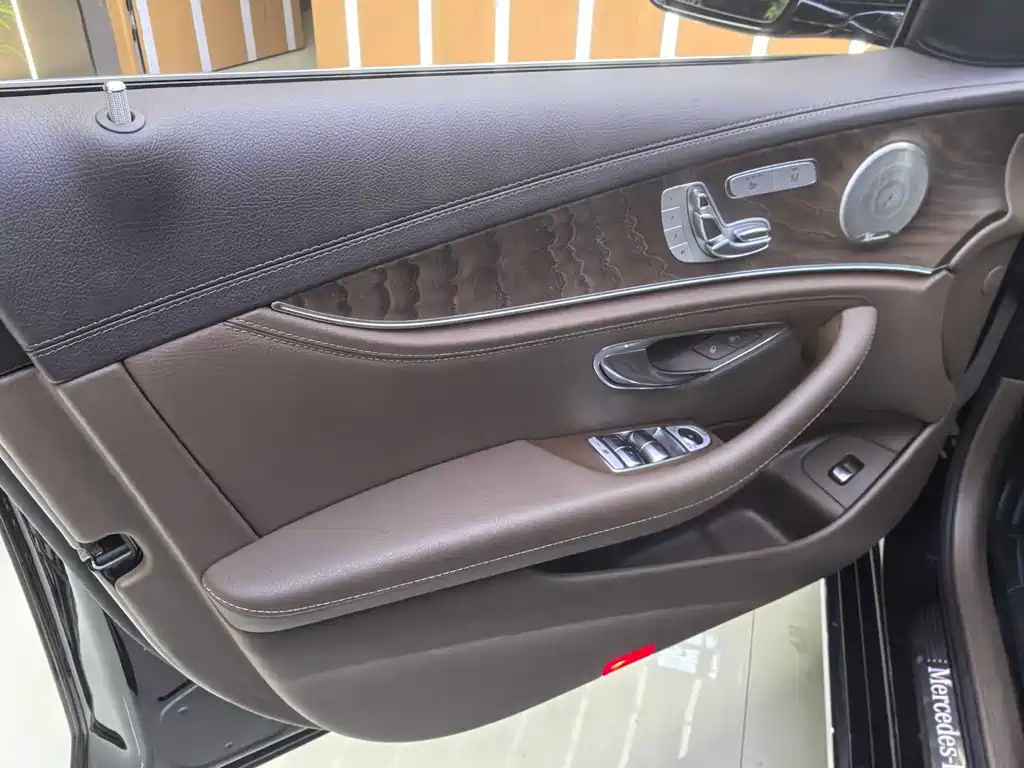 Mercedes-Benz E-Class 2019 — фото 12