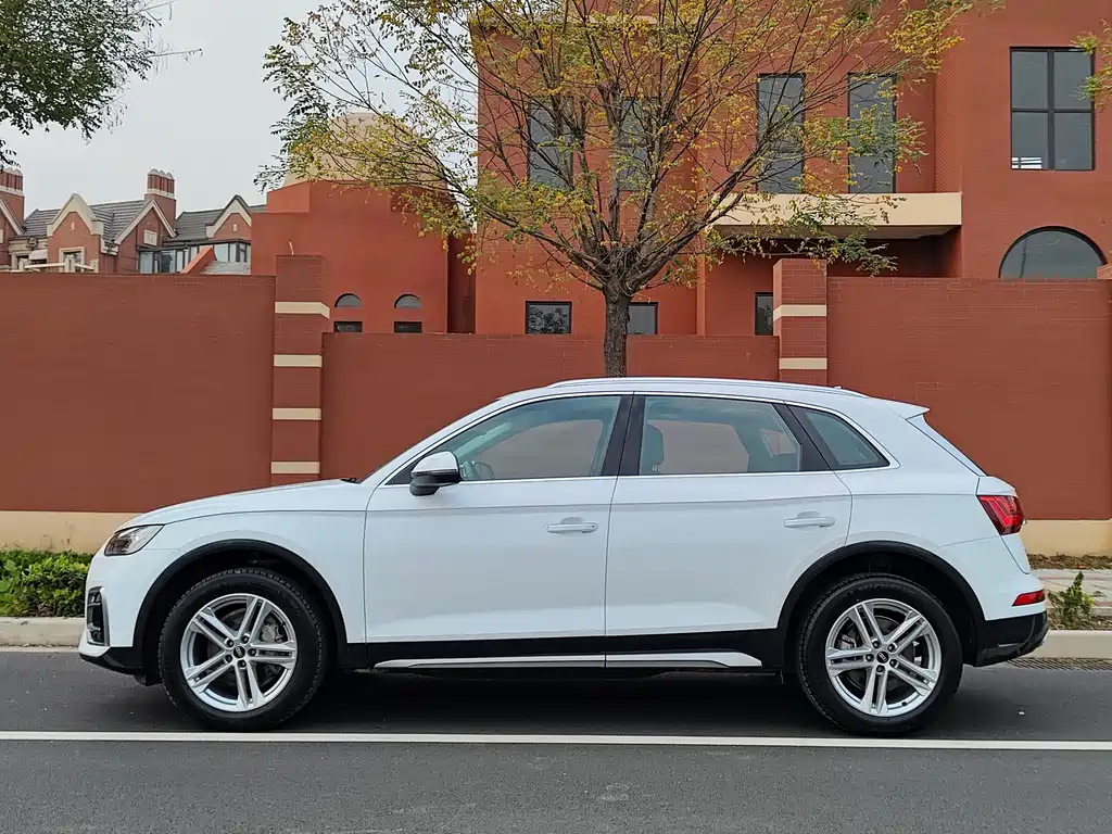 Audi Q5L 2023 — фото 26