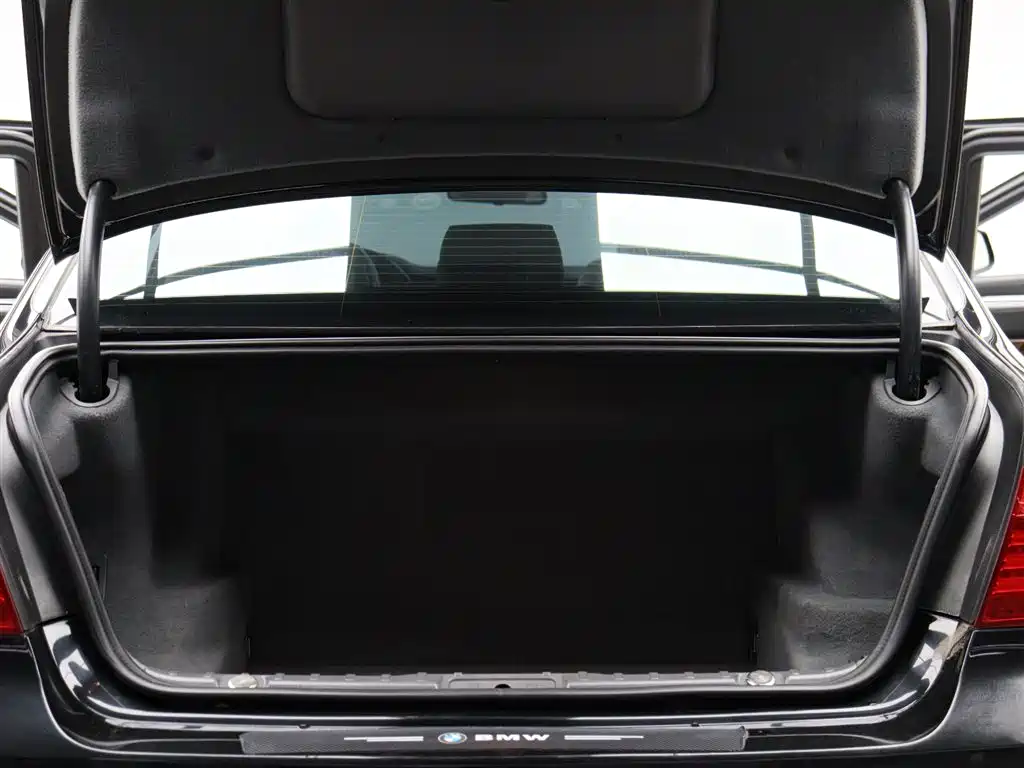 BMW 7 Series 2012 — фото 14