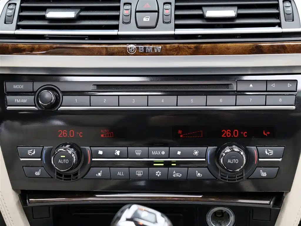 BMW 7 Series 2012 — фото 22