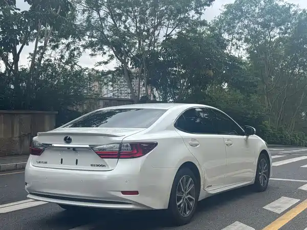 Lexus ES 2018