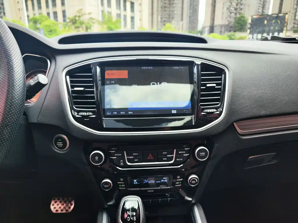 Geely Vision X6 2018 — фото 12