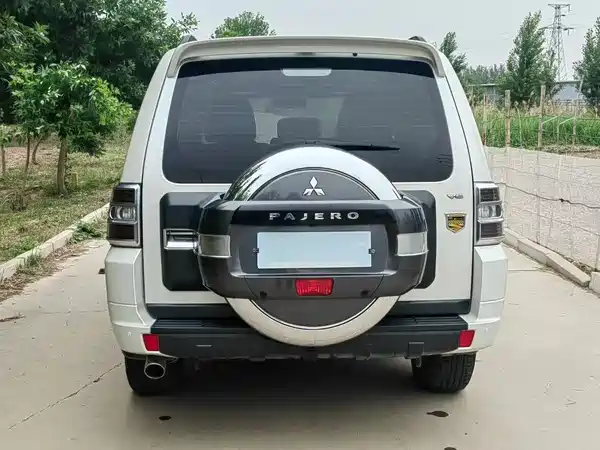 Mitsubishi Pajero 2019