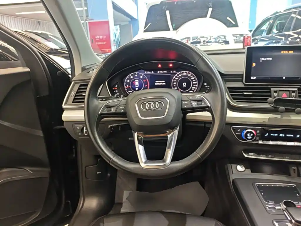 Audi Q5L 2020 — фото 11