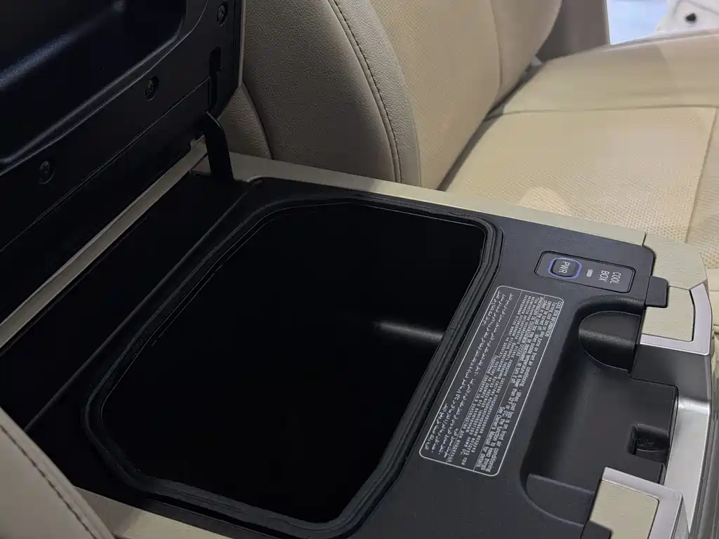 Toyota Land Cruiser 2020 — фото 16