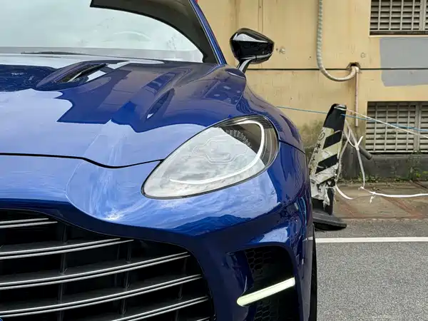 Aston Martin DBX 2024