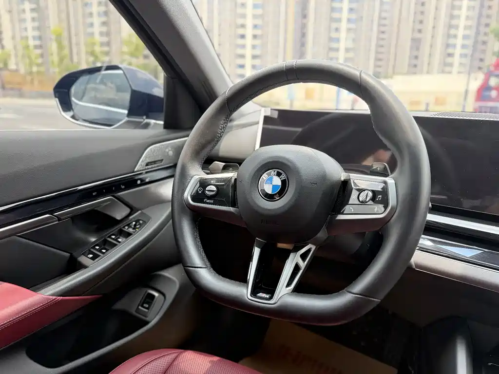 BMW 5 Series 2024 — фото 13
