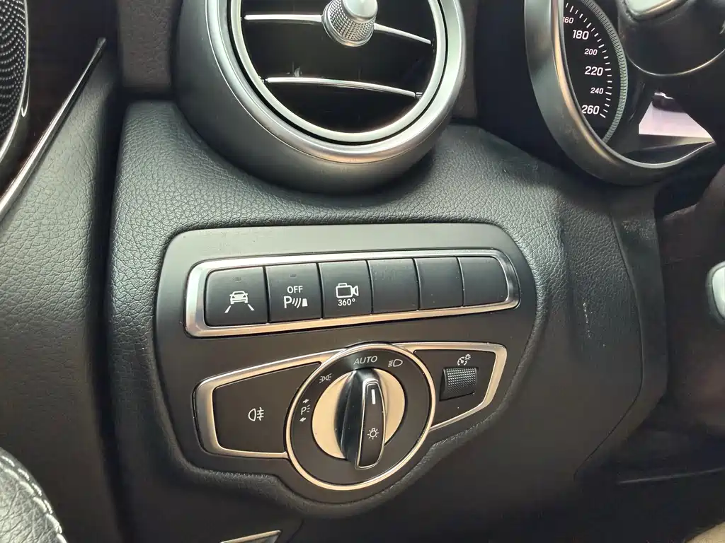 Mercedes-Benz GLC 2018 — фото 18