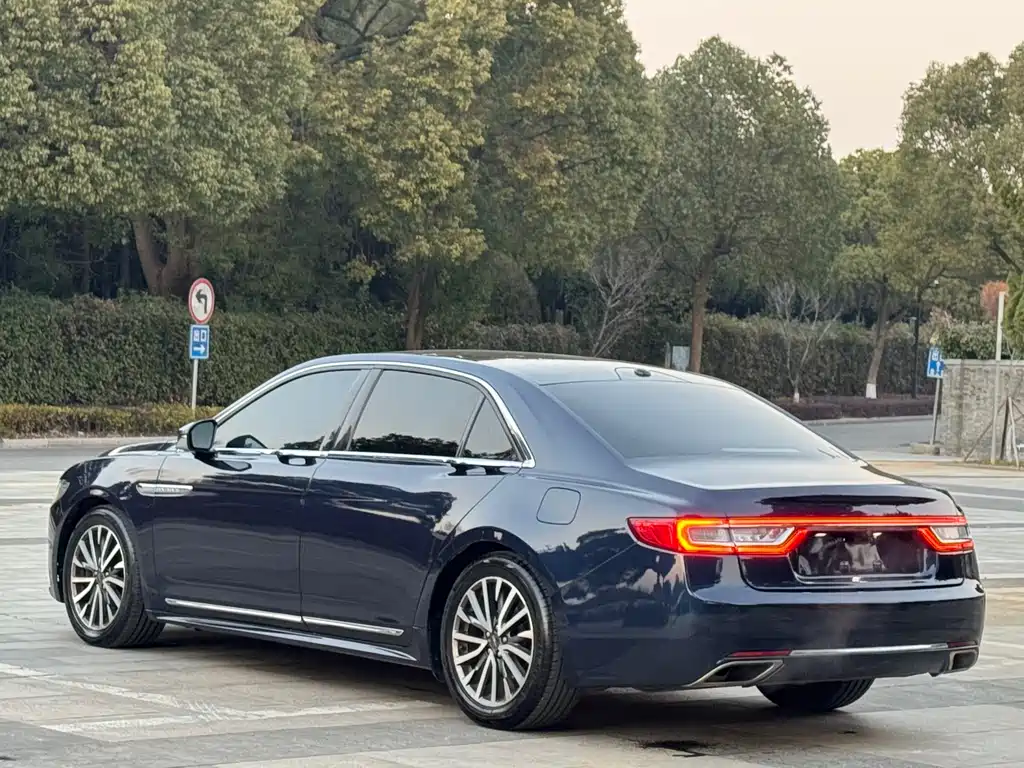 Lincoln Continental 2018 — фото 16