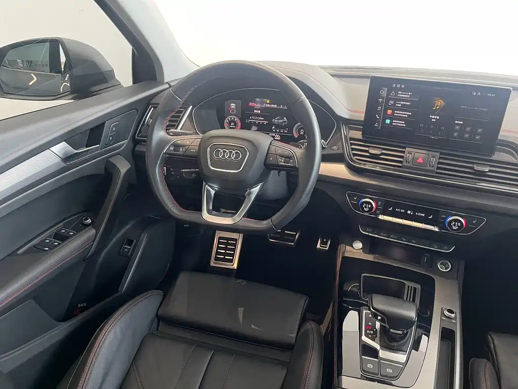 Audi Q5L 2022 — фото 11