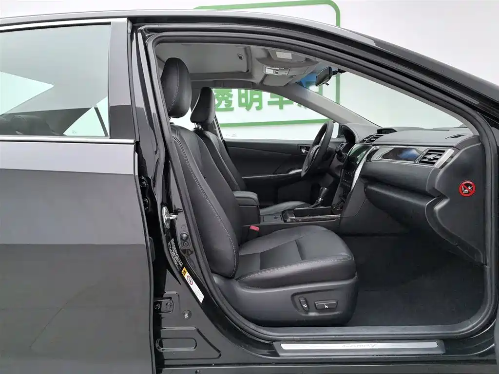 Toyota Camry 2017 — фото 23