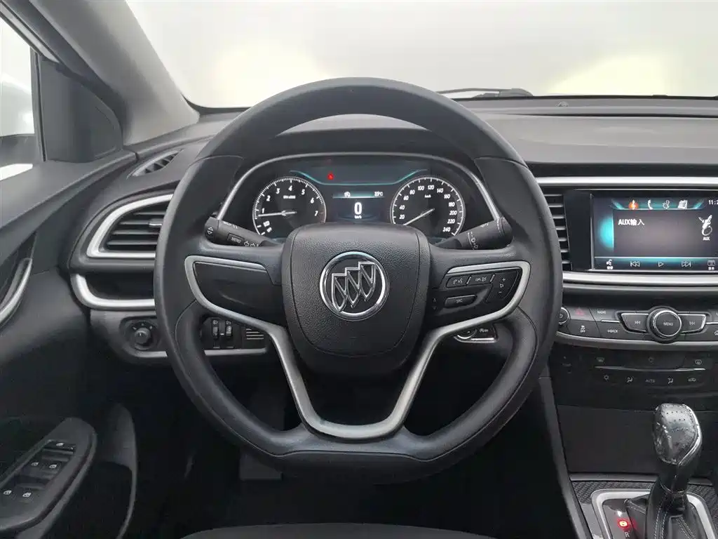 Buick Excelle 2015 — фото 11