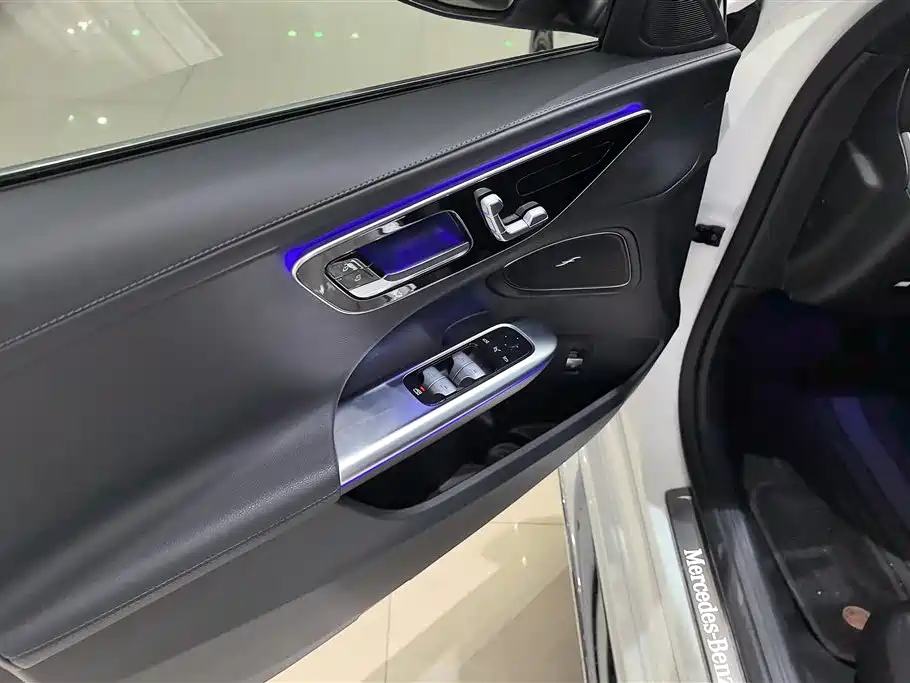 Mercedes-Benz C-Class 2022 — фото 7