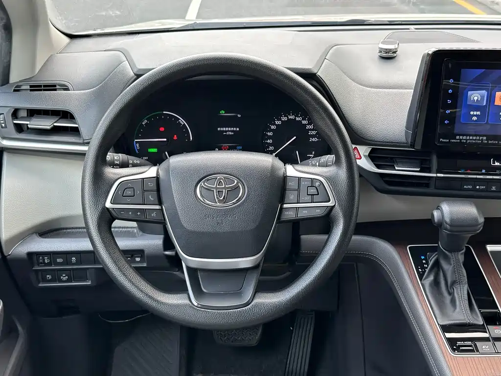 Toyota Sienna 2022 — фото 13
