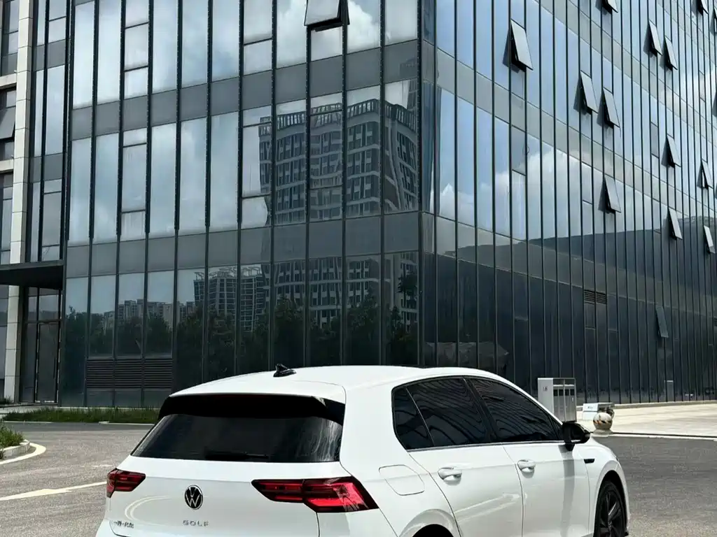 Volkswagen Golf 2024 — фото 4