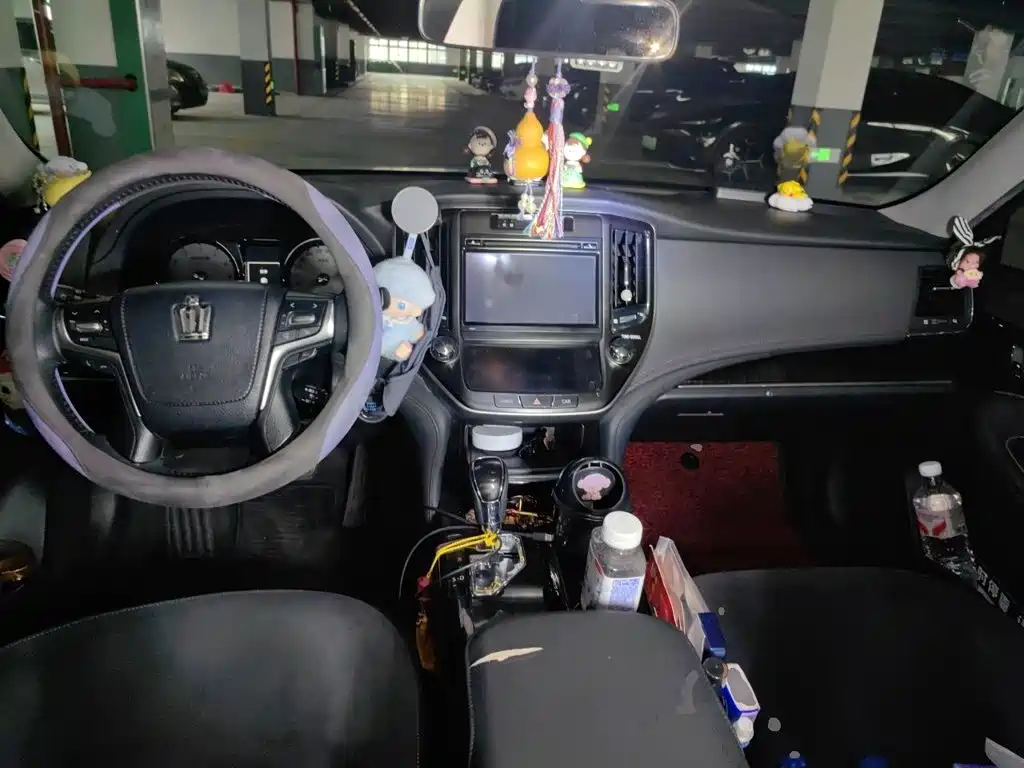 Toyota Crown 2016 — фото 13