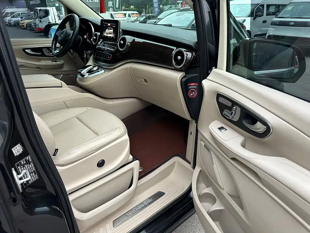 Mercedes-Benz V-Class 2016 — фото 28
