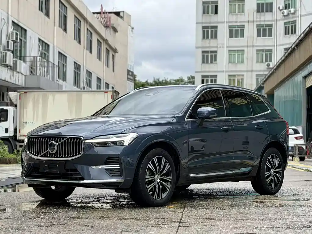 Volvo XC60 2021 — фото 1