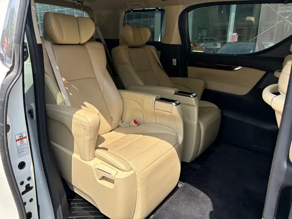 Toyota Alphard 2016 — фото 18