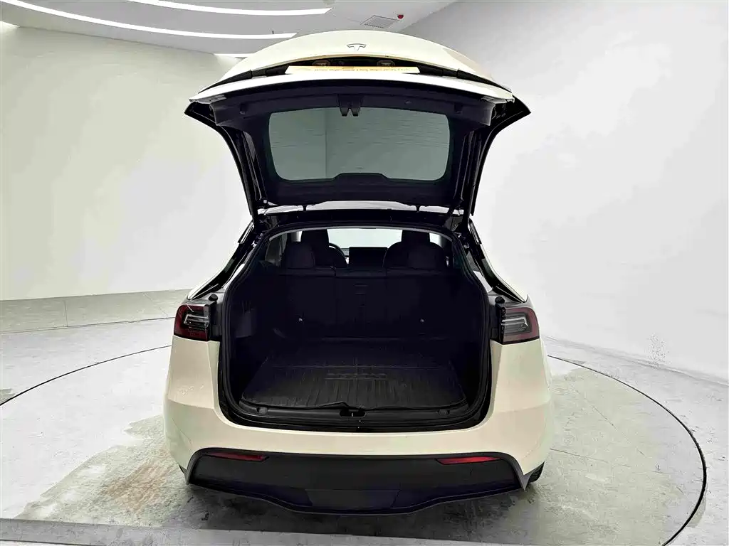 Tesla Model Y 2023 — фото 15