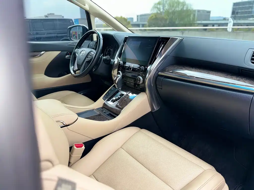 Toyota Vellfire 2022 — фото 11
