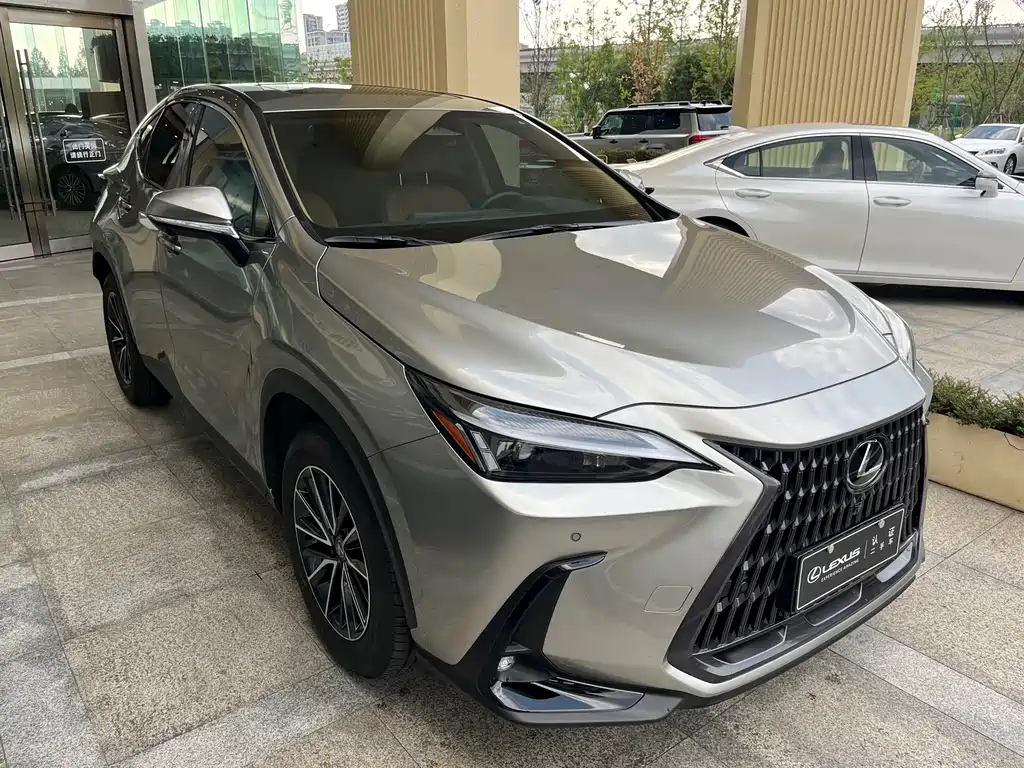 Lexus NX 2023