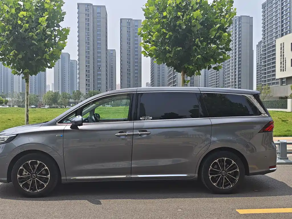 Roewe iMAX8 2021