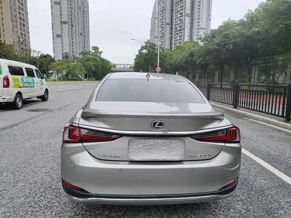 Lexus ES 2020