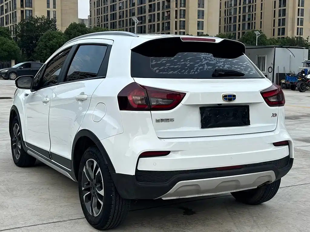 Geely Vision X3 2020 — фото 11