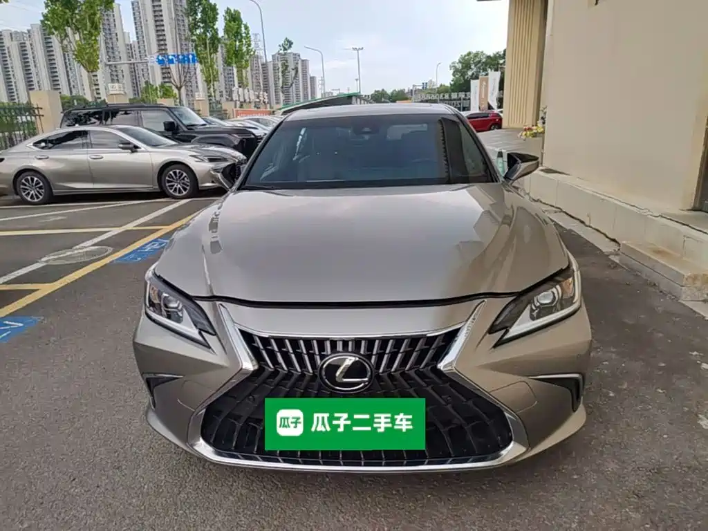 Lexus ES 2024