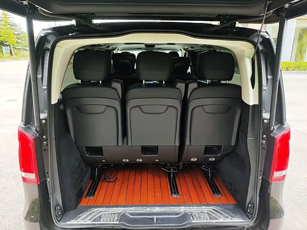 Mercedes-Benz V-Class 2022 — фото 19