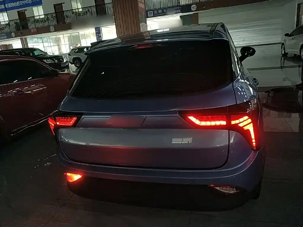 Neta V 2022