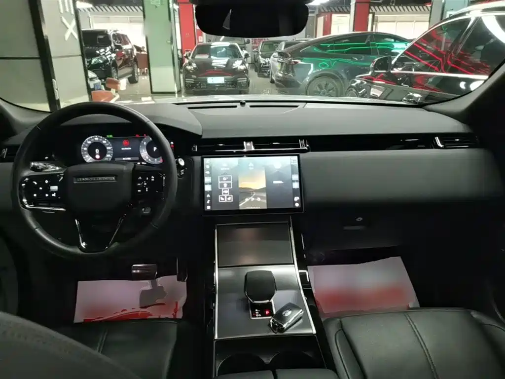 Land Rover Velar 2023 — фото 10