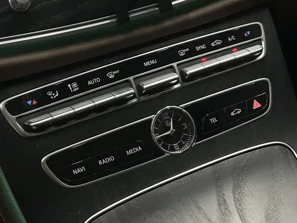 Mercedes-Benz E-Class 2019 — фото 15