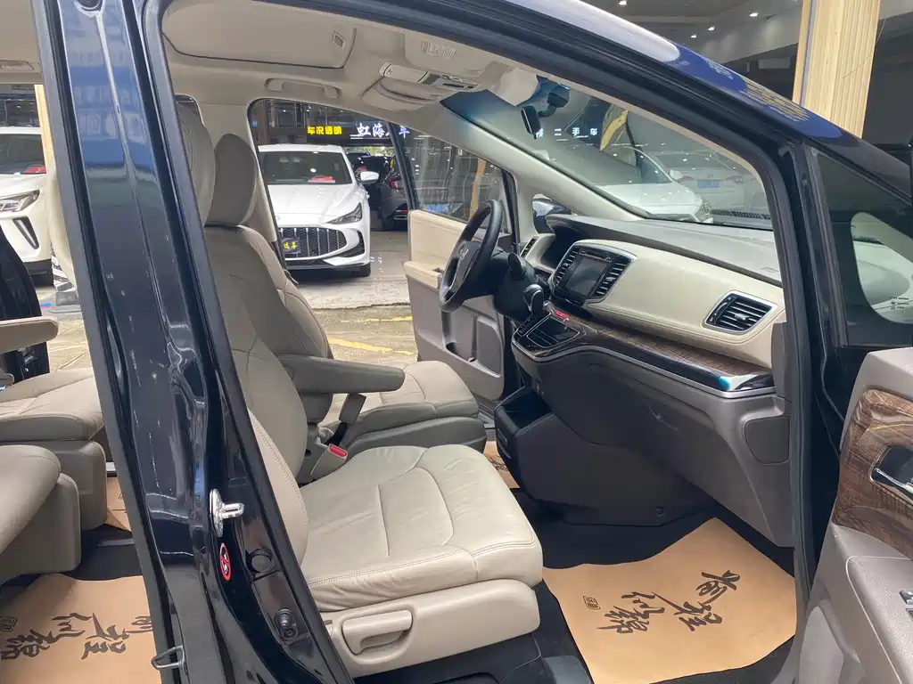 Honda Odyssey 2016 — фото 11