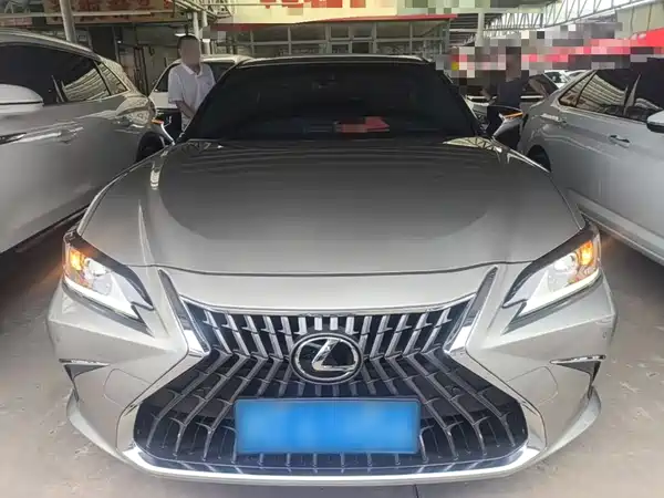 Lexus ES 2022
