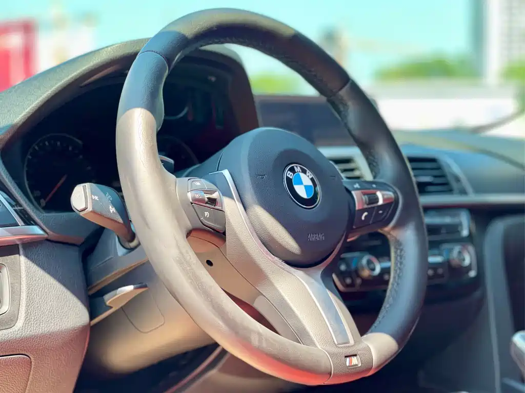 BMW 3 Series 2018 — фото 14