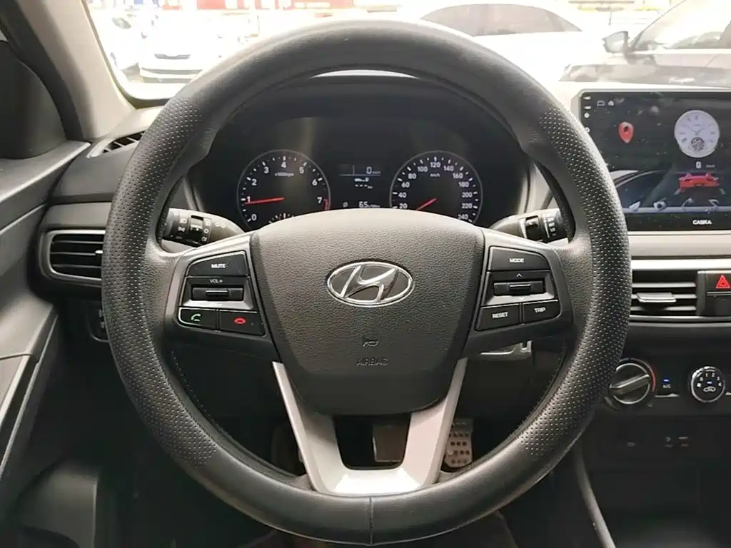 Hyundai Elantra 2017 — фото 11