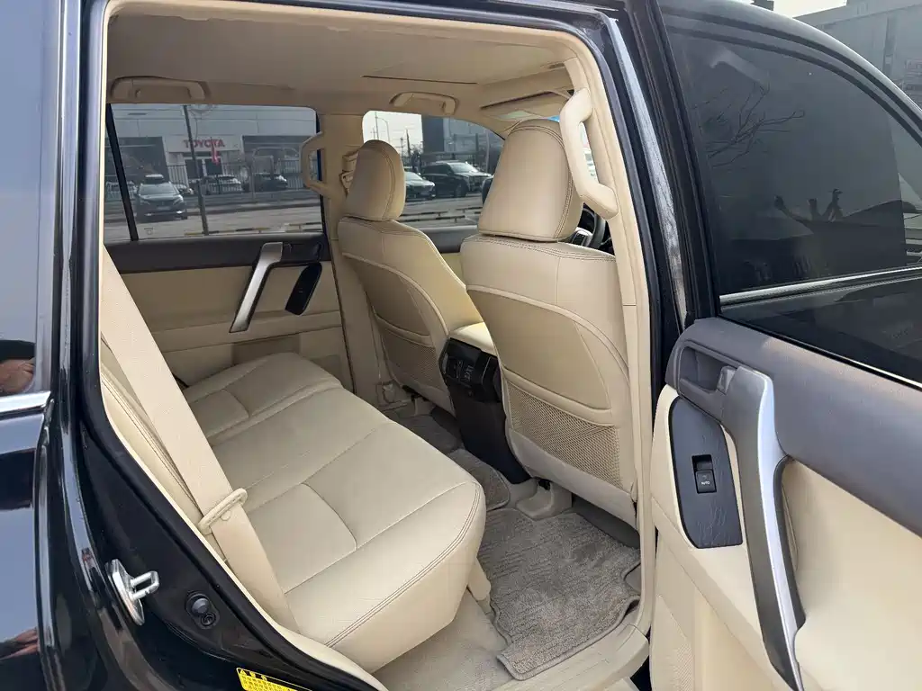 Toyota Prado 2015 — фото 13